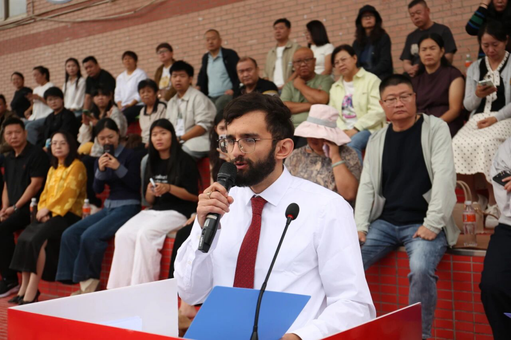 青春逐梦 强国有我——Beat365唯一官方网站2025级新生开学典礼暨军训结营式盛大举行