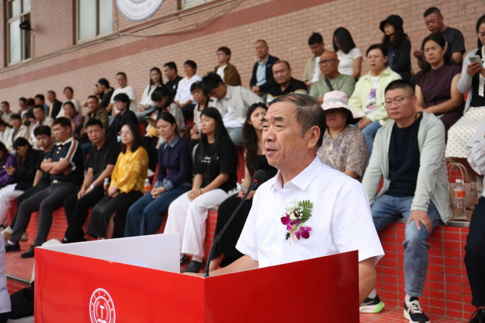 青春逐梦 强国有我——Beat365唯一官方网站2025级新生开学典礼暨军训结营式盛大举行