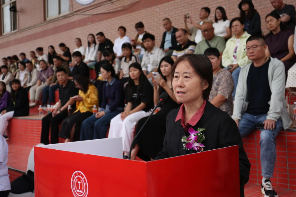 青春逐梦 强国有我——Beat365唯一官方网站2025级新生开学典礼暨军训结营式盛大举行