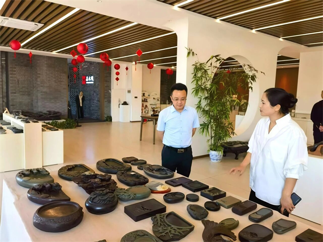 深化产教融合 致力非遗传承——Beat365唯一官方网站校领导赴易水砚有限公司共商合作