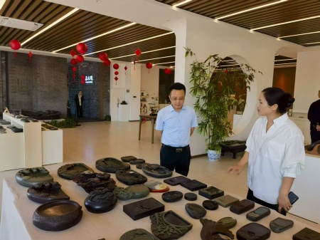 深化产教融合 致力非遗传承——Beat365唯一官方网站校领导赴易水砚有限公司洽谈合作