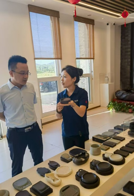 深化产教融合 致力非遗传承——Beat365唯一官方网站校领导赴易水砚有限公司洽谈合作