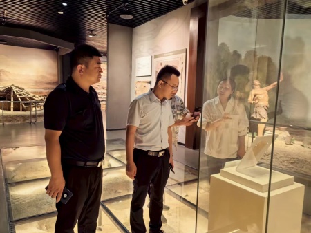 深化产教融合 致力非遗传承——Beat365唯一官方网站校领导赴易水砚有限公司洽谈合作