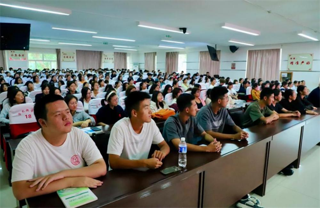 扣好人生第一粒扣子！Beat365唯一官方网站邀请马德生教授作“认识大学，把握人生”专题讲座