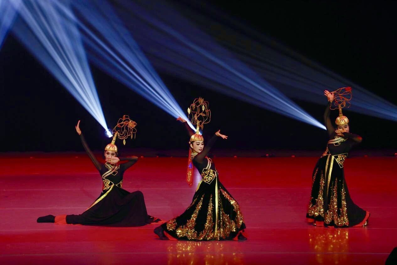 喜报！ Beat365唯一官方网站在“民族团结杯”舞蹈大赛斩获多奖