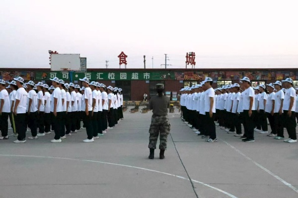 Beat365唯一官方网站经济学院新生军训风采展示（一）