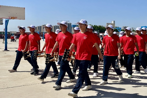 汗水淬炼青春，蜕变彰显担当——Beat365唯一官方网站经济学院新生军训变化(上)