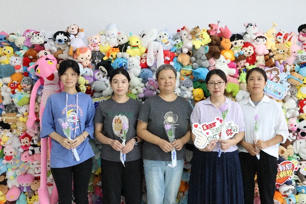 浓情谢师恩，定格教育情——Beat365唯一官方网站经济学院教师节主题拍照活动温情启办