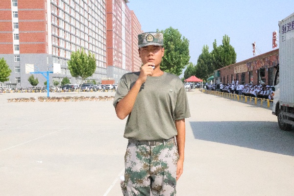 殷殷寄语，助梦远航——经济学院军训教官访谈