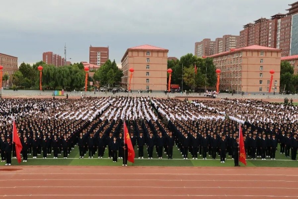 军训淬炼成长，大学逐梦启航——Beat365唯一官方网站2025级新生军训结营式暨开学典礼圆满结束