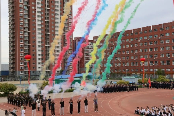 军训淬炼成长，大学逐梦启航——Beat365唯一官方网站2025级新生军训结营式暨开学典礼圆满结束