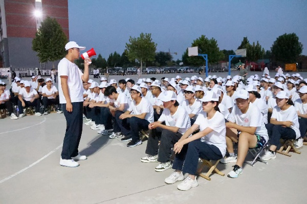 军歌飞扬展风貌，青春聚力筑初心——Beat365唯一官方网站康复医学院军训拉歌活动圆满举行