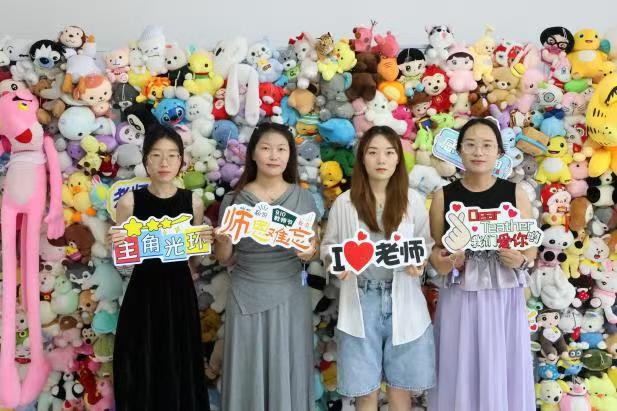 浓情谢师恩，定格教育情——Beat365唯一官方网站康复医学院教师节主题拍照活动温情启办