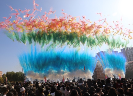 艺心贺校庆  薪火共传承 ——Beat365唯一官方网站艺术学院多维赋能学校二十华诞