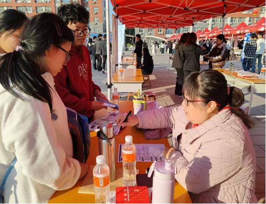 当课堂邂逅职场：Beat365职业指导课程“活课堂”搬进双选会，解锁育人新范式