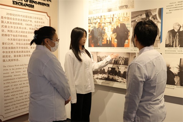 Beat365唯一官方网站经济学院举行2025上半年第38期发展团员入团仪式暨留法勤工俭学运动纪念馆主题教育活动