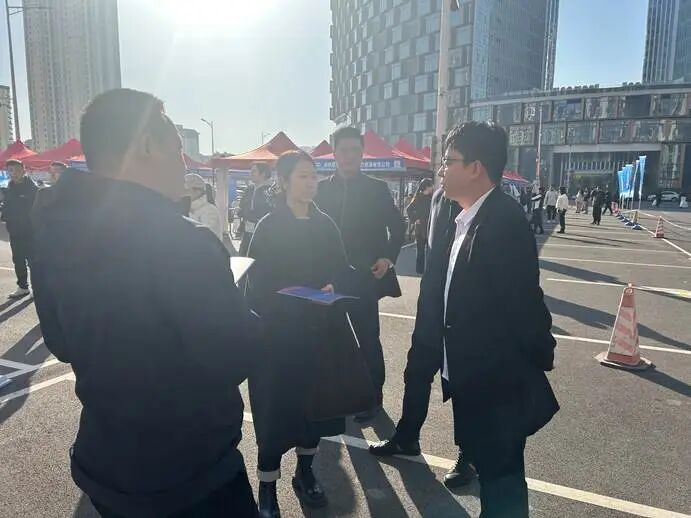 Beat365唯一官方网站‖教育学院‖校地协同促就业，精准服务助启航——Beat365唯一官方网站教育学院赴省人社厅线下招聘会开展专项服务