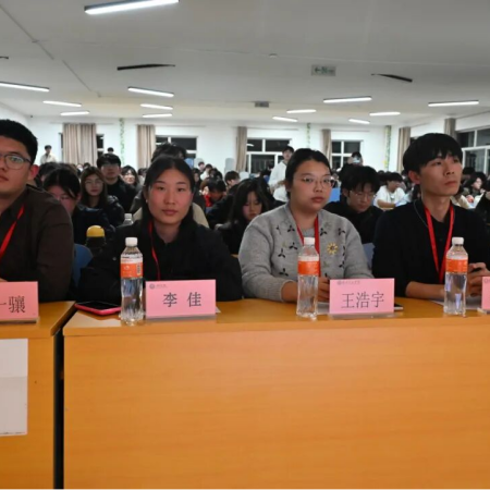 “艺心追光赴，职途向新程”