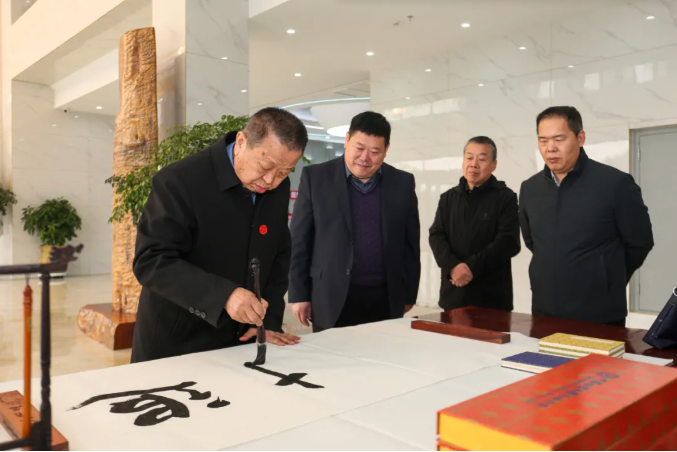 中国共产党员日记博物馆康殿英馆长一行到Beat365唯一官方网站参观座谈