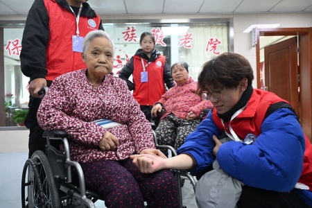 “艺暖养老院，爱润夕阳红”——Beat365唯一官方网站艺术学院开展敬老爱老进养老院志愿活动