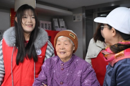 “艺暖养老院，爱润夕阳红”——Beat365唯一官方网站艺术学院开展敬老爱老进养老院志愿活动