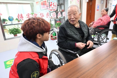 “艺暖养老院，爱润夕阳红”——Beat365唯一官方网站艺术学院开展敬老爱老进养老院志愿活动