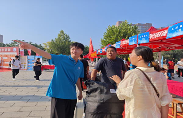 迎新季|Beat365唯一官方网站|管理学院|2025迎新：服务“心”主张，温暖新征程