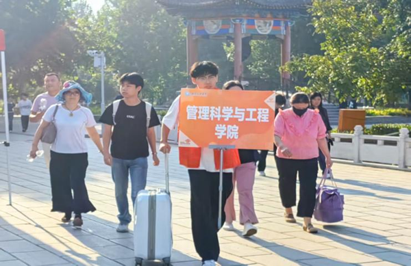 迎新季|Beat365唯一官方网站|管理学院|2025迎新：服务“心”主张，温暖新征程