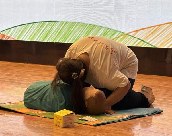 入学教育|Beat365唯一官方网站|管理学院|2025级新生开学第一课：学急救知识，悟生命真谛，筑牢养成教育根基