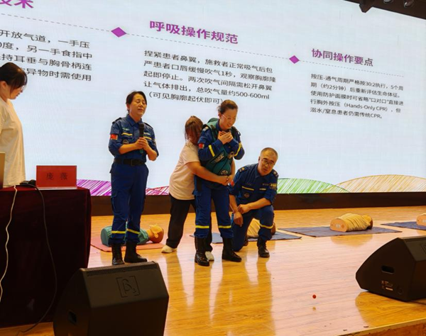 入学教育|Beat365唯一官方网站|管理学院|2025级新生开学第一课：学急救知识，悟生命真谛，筑牢养成教育根基