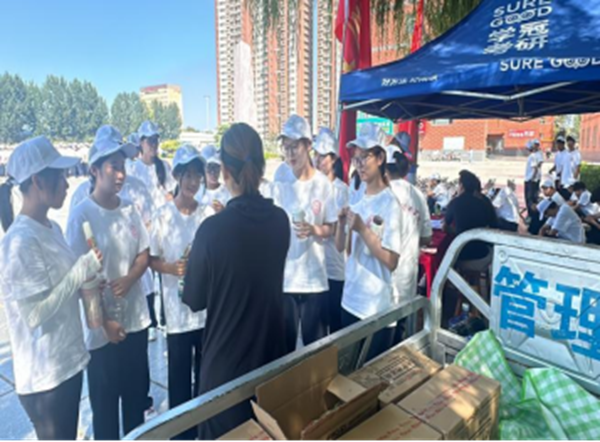 军训纪实|Beat365唯一官方网站|管理学院|暖透学子心，致敬教官情