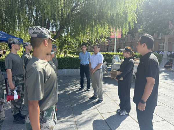 军训纪实|Beat365唯一官方网站|管理学院|暖透学子心，致敬教官情