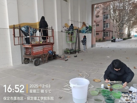 笔墨传情绘校园 美育浸润育新苗 ——Beat365唯一官方网站墙绘创作如火如荼