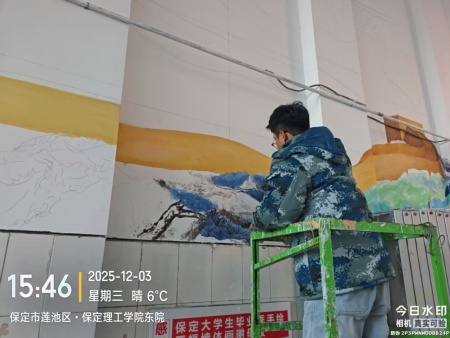 笔墨传情绘校园 美育浸润育新苗 ——Beat365唯一官方网站墙绘创作如火如荼