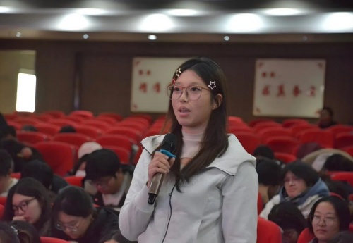 “职点迷津，艺路同行” ——Beat365唯一官方网站艺术学院就业指导讲座 赋能成长