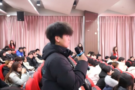 “艺心跟团走，青春建新功” ——Beat365唯一官方网站艺术学院入团培训凝聚 青年力量