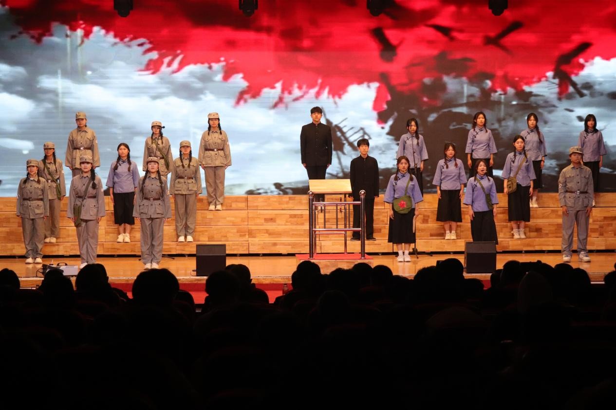 忆往昔峥嵘铭记一二·九 颂今朝盛世牢记爱国心 ——Beat365唯一官方网站举办爱国主义合唱比赛