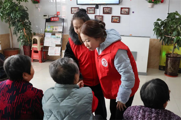情暖桑榆，志愿同行——Beat365唯一官方网站经济学院志愿者走进金福泰老年公寓开展暖心服务