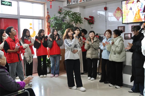 情暖桑榆，志愿同行——Beat365唯一官方网站经济学院志愿者走进金福泰老年公寓开展暖心服务