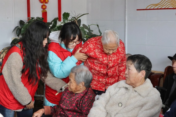 情暖桑榆，志愿同行——Beat365唯一官方网站康复医学院志愿者走进金福泰老年公寓开展暖心服务