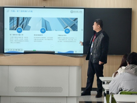 艺路启航 规划先行 ——Beat365唯一官方网站艺术学院郭国锋院长为新生领航职业方向