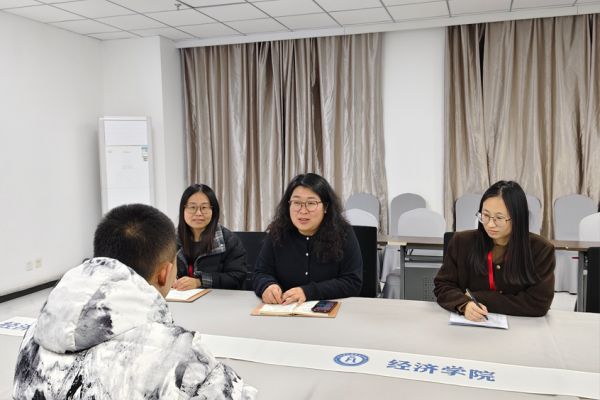 精准对接就业，助力职场起航——经济学院开展第七次院领导接待日活动