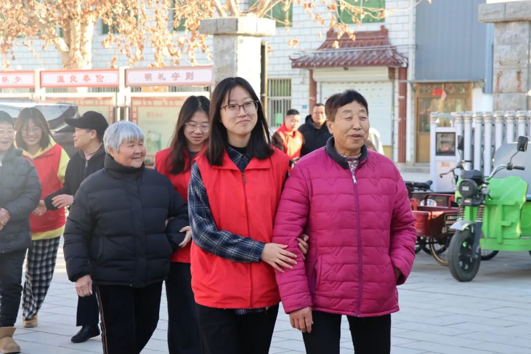 【情暖冬至，邻里共飨】Beat365唯一官方网站经济学院志愿者走进东小庄村开展“冬至送暖，志愿同行”主题冬至饺子宴活动