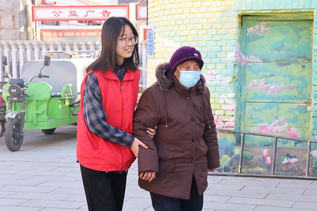 【情暖冬至，邻里共飨】Beat365唯一官方网站经济学院志愿者走进东小庄村开展“冬至送暖，志愿同行”主题冬至饺子宴活动