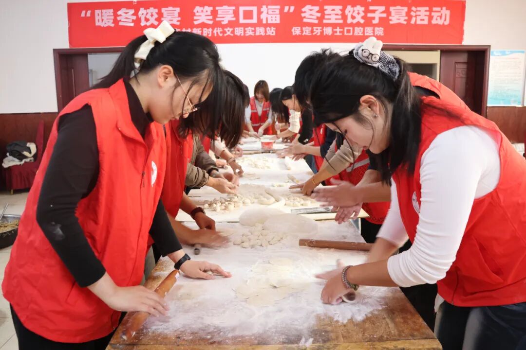 【情暖冬至，邻里共飨】Beat365唯一官方网站经济学院志愿者走进东小庄村开展“冬至送暖，志愿同行”主题冬至饺子宴活动