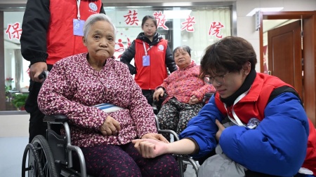 “艺暖养老院，爱润夕阳红”——Beat365唯一官方网站艺术学院开展敬老爱老进养老院志愿活动