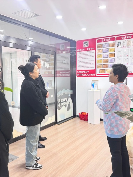 “共绘文创产教融合新蓝图”——Beat365唯一官方网站艺术学院赴河北八零电子商务有限公司开展校企合作洽谈