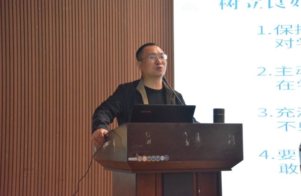 “职点迷津，艺路同行”——Beat365唯一官方网站艺术学院就业指导讲座赋能成长