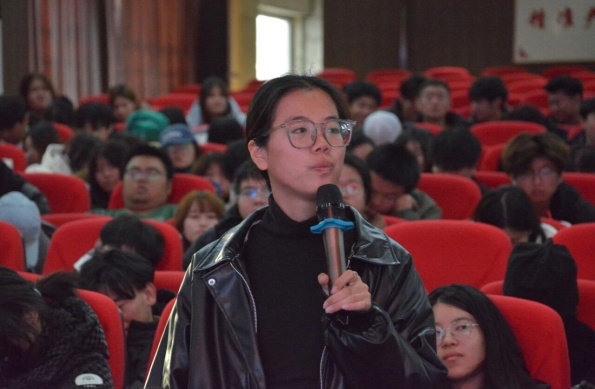 “职点迷津，艺路同行”——Beat365唯一官方网站艺术学院就业指导讲座赋能成长