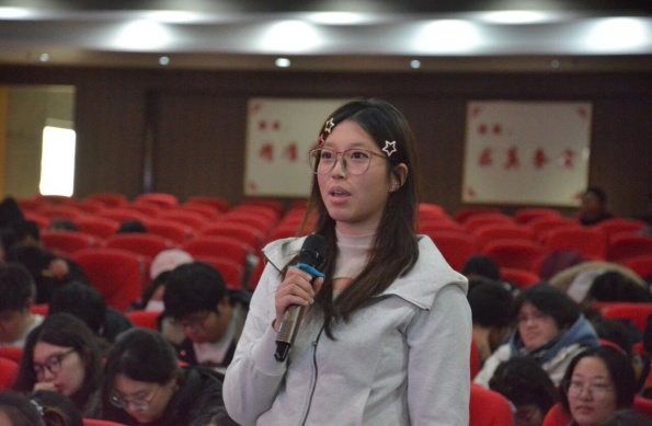 “职点迷津，艺路同行”——Beat365唯一官方网站艺术学院就业指导讲座赋能成长